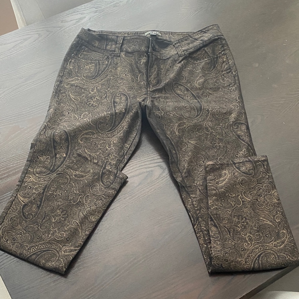 Forever 21 Black and Gold Paisley Pants